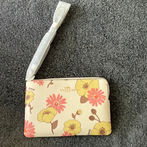 Coach Handbags - NWT Coach Corner Zip Wristlet with Floral Cluster Print Chalk Multi CH647